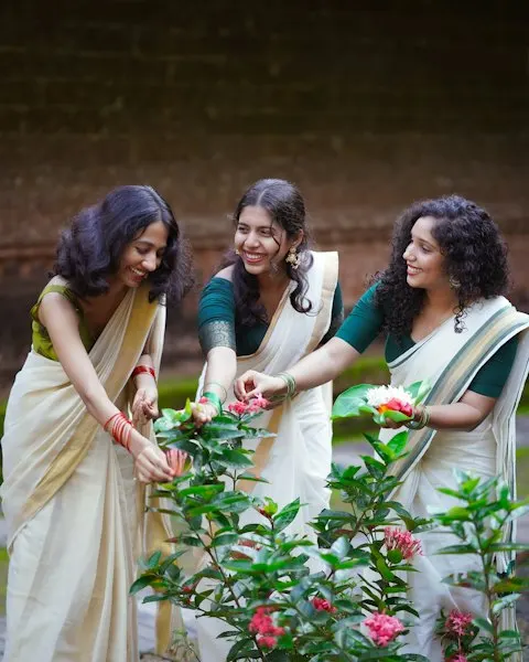 Graceful White Gold Saree - Your New Favourite