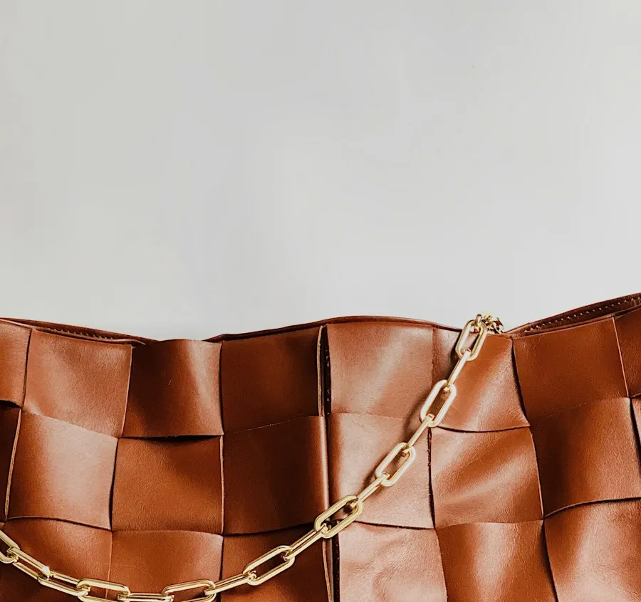 Elegant White Leather Handbag - Soft, Flattering & Easy