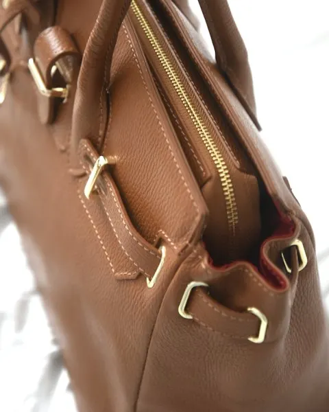 Elegant Brown Leather Handbag - Effortless All-Day Glam
