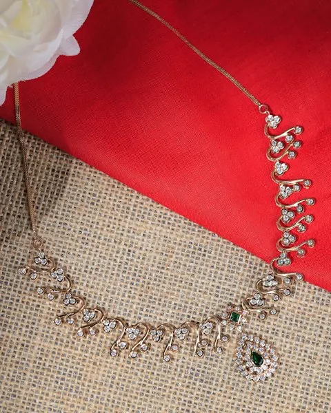 Chic Kundan Necklace - Your New Favourite