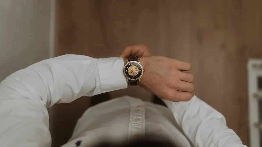 Modern Silver Gold Watch - Travel-Ready Favourite