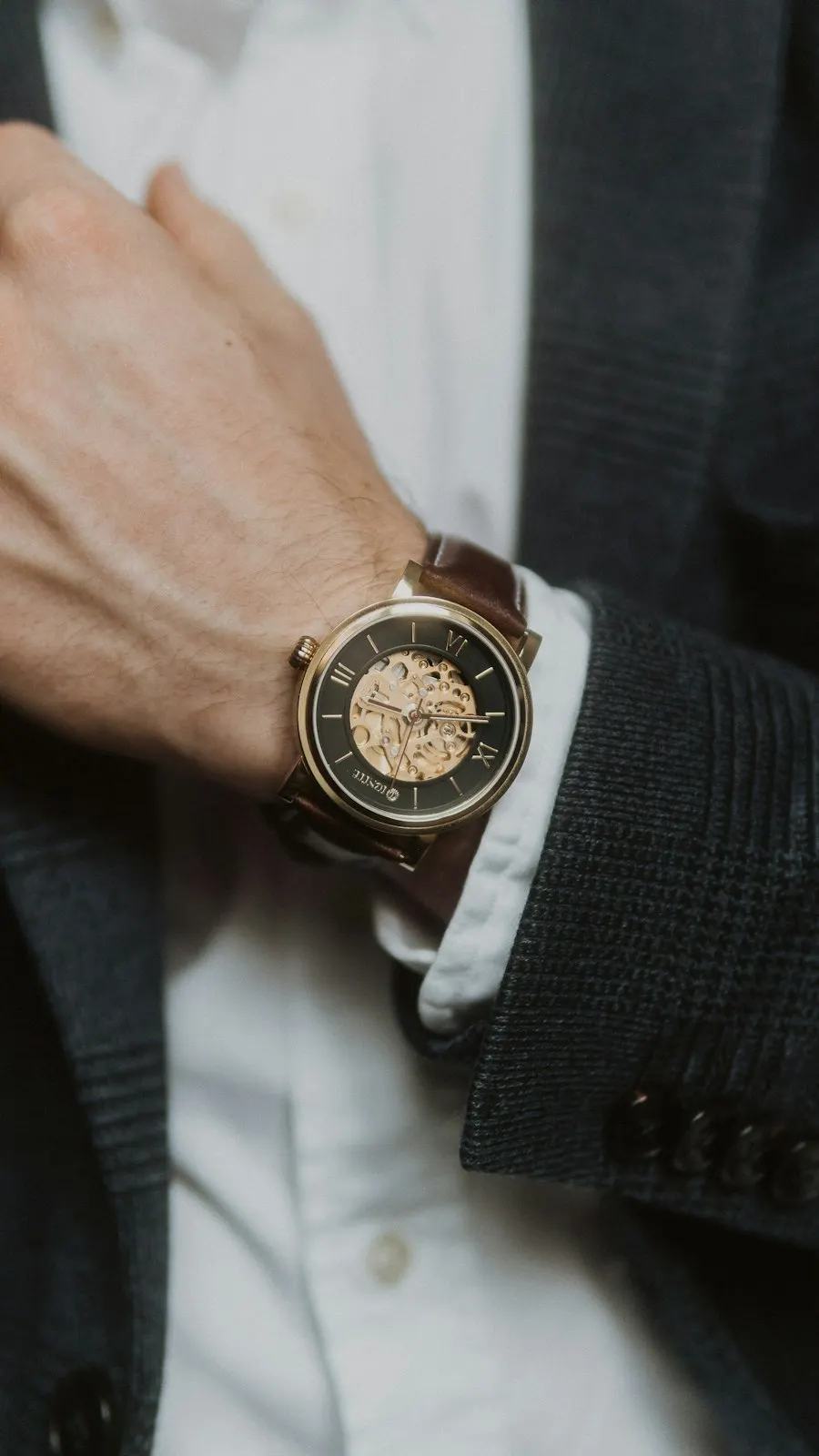Modern Silver Gold Watch - Travel-Ready Favourite