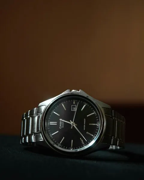 Iconic Stainless Steel Watch - Travel-Ready Favourite