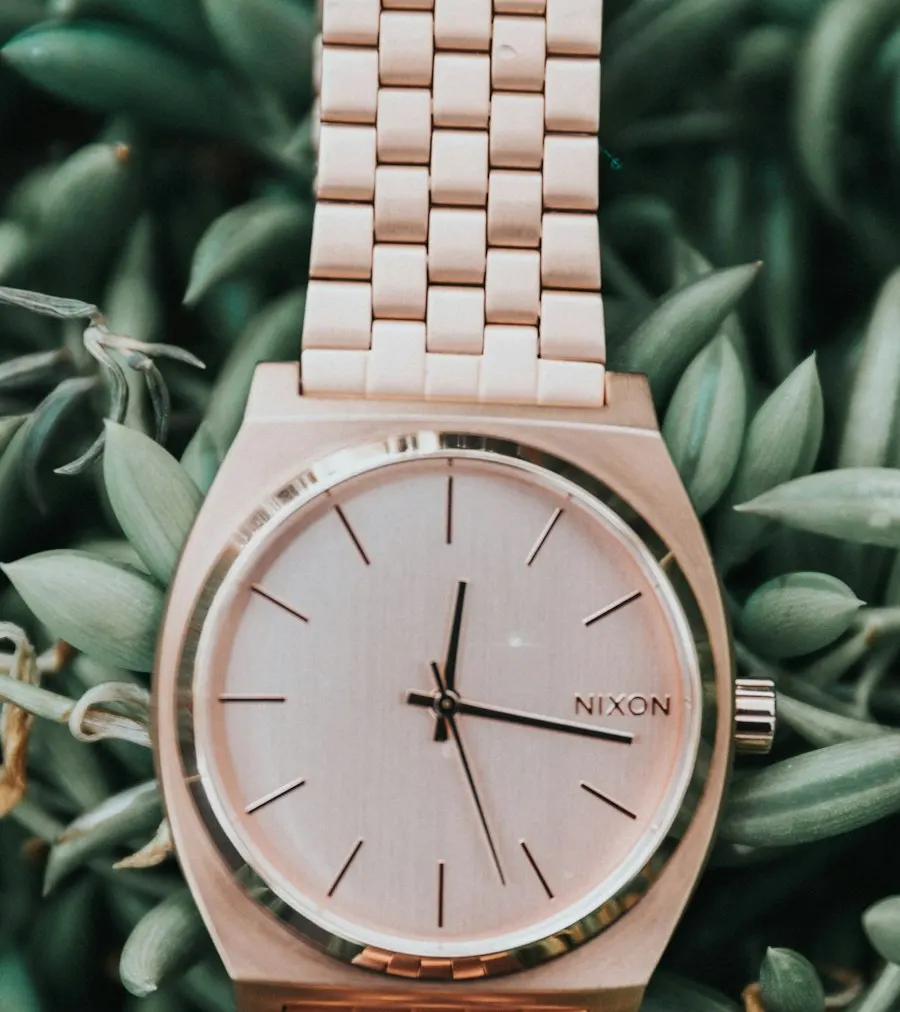 Minimal Gold Watch - Style That Lasts