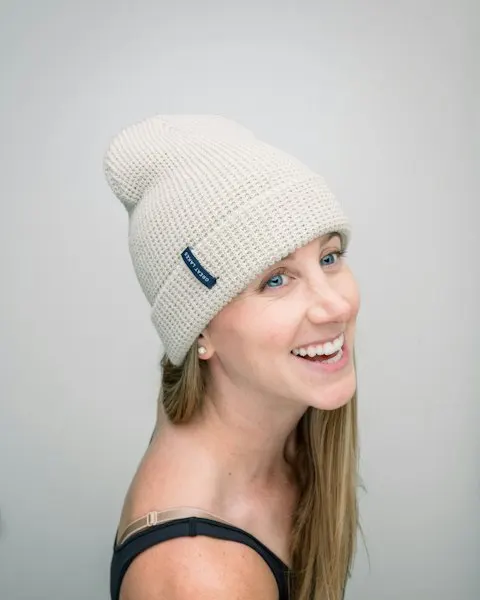 Signature White Hat - Travel-Ready Favourite