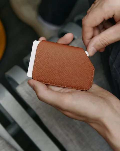Signature Wallet - Clean Modern Fit